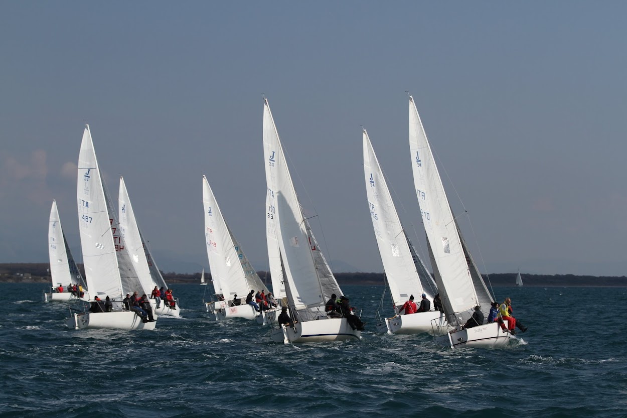 20220213 J24 partenza