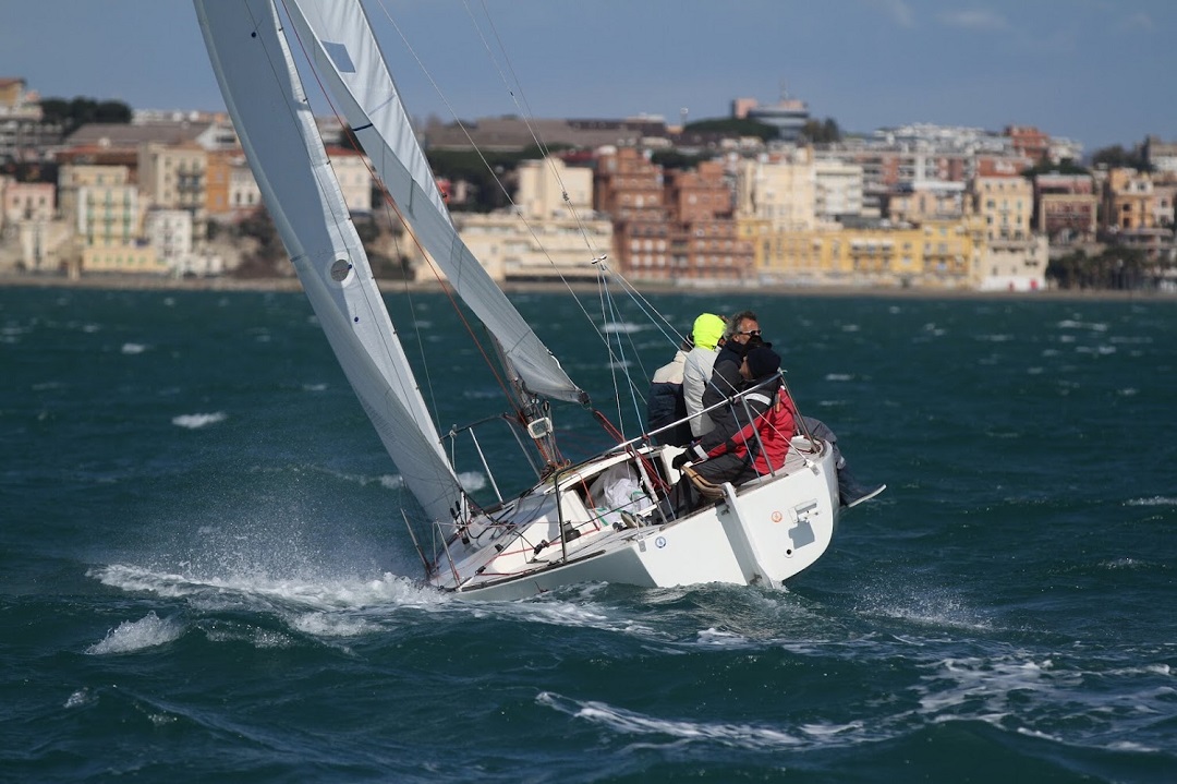 20220226 J24 bolina 1 s