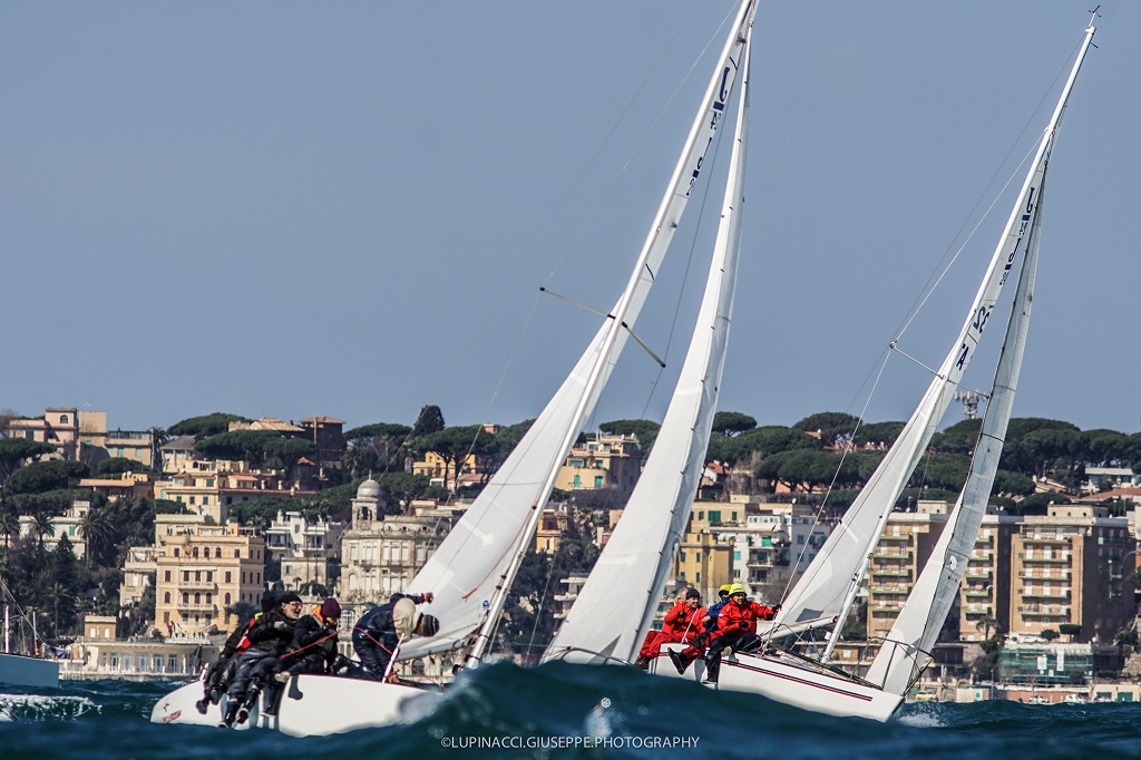 20220313 J24 Bolina onde