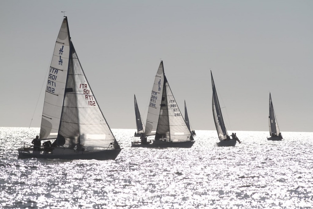 20221030 J24 controluce